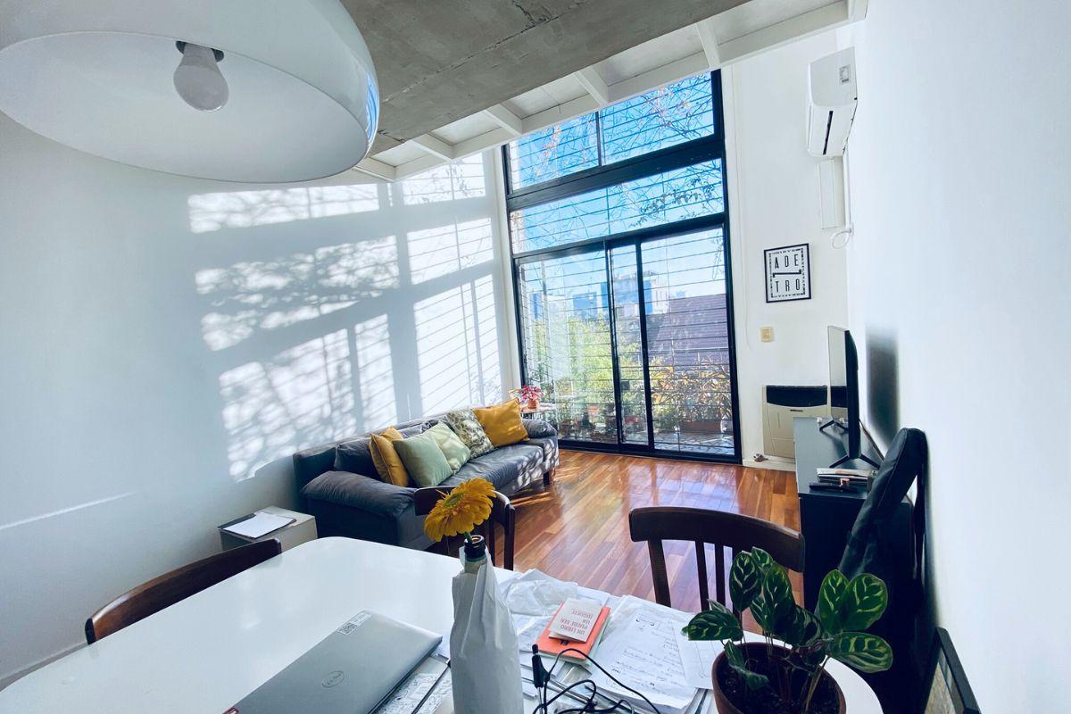 Departamento en Duplex muy luminoso, con Balcón al frente y Terraza Propia - Apto Crédito