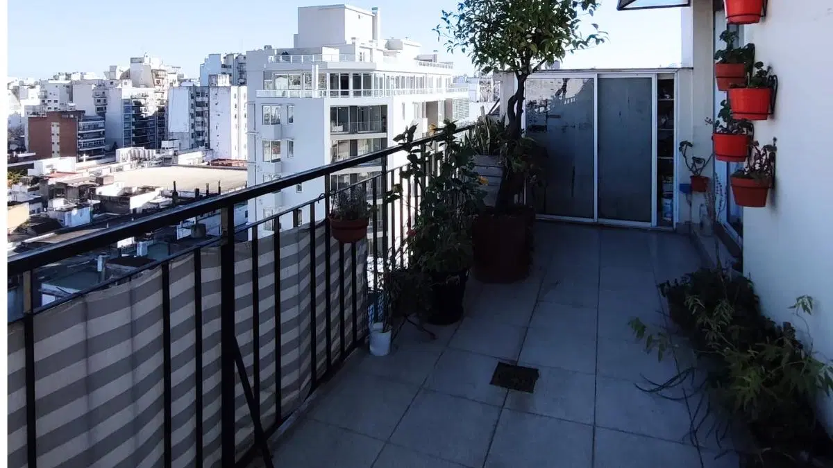 2 Ambientes en Piso, amplios y muy luminosos, Balcón terraza al Frente - Ultimo Piso 4