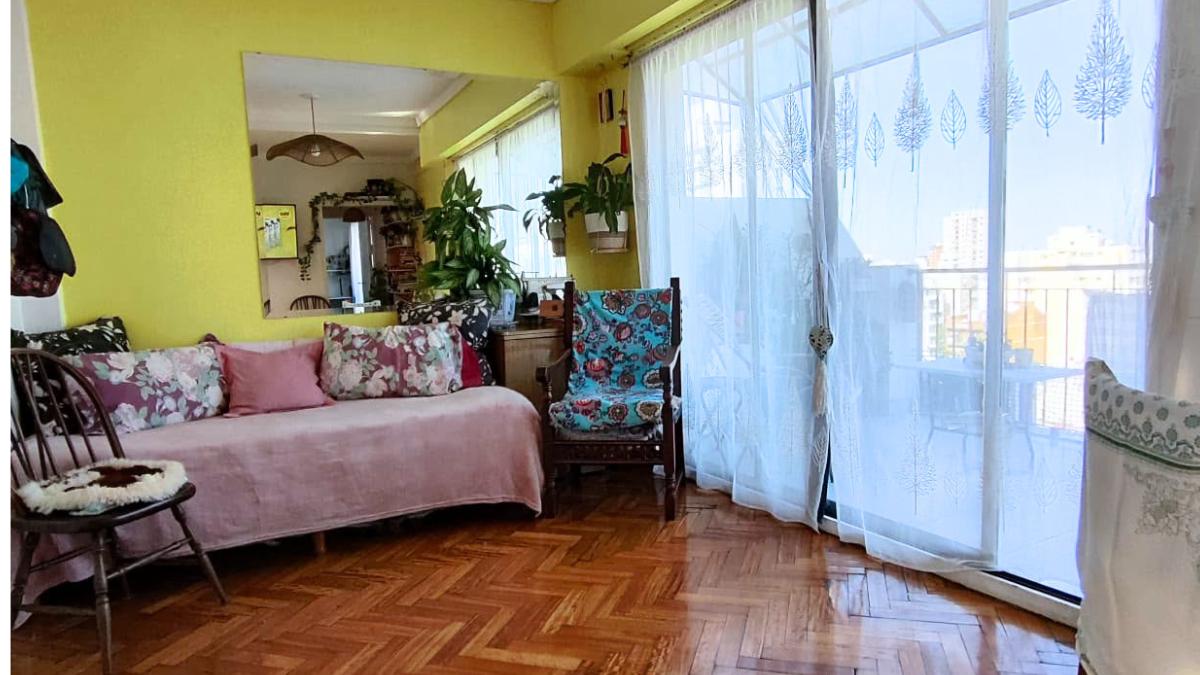 2 Ambientes en Piso, amplios y muy luminosos, Balcón terraza al Frente - Ultimo Piso