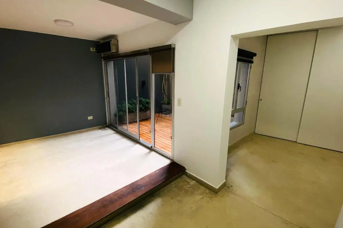 2 Ambientes en Planta Baja al Contrafrente, con 2 Patios Internos amplios, Muy luminoso 1