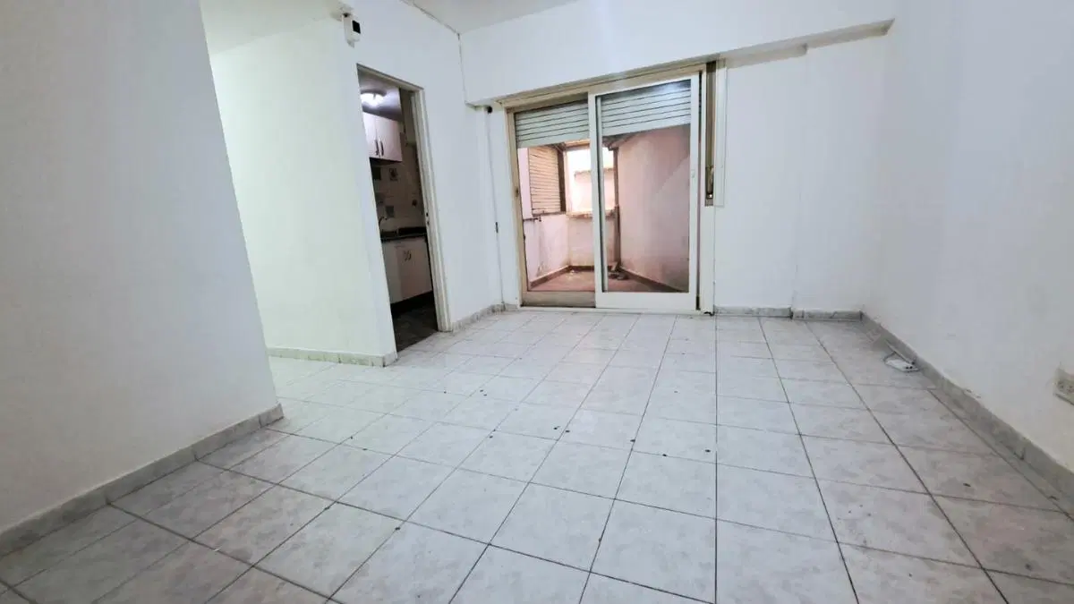 2 Ambientes amplios con patio techado, luminoso, 1er piso 3