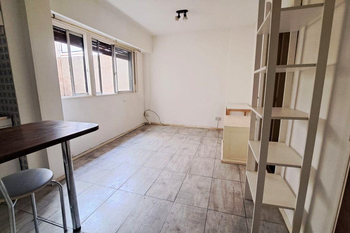 Foto de Depto Monoambiente con cocina integrada, muy luminoso, Exc. Ubicación, imagen 3