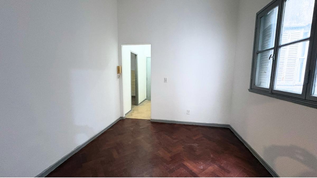 Foto de Depto de 3 Ambientes, 2do piso por escalera, muy luminoso, imagen 1