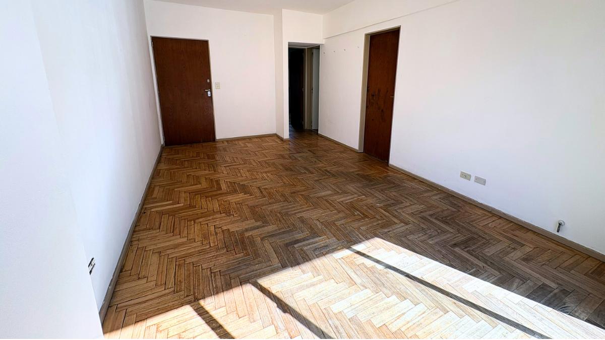 Foto de Departamento 2 Amb en Semipiso, Balcón al contrafrente, Muy Luminoso, imagen 3