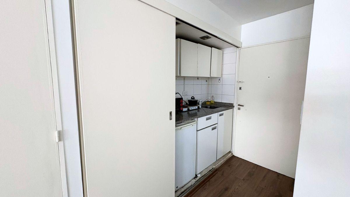 Foto de Monoambiente amplio con kitchinette, Luminoso, Seguridad 24hs, imagen 2