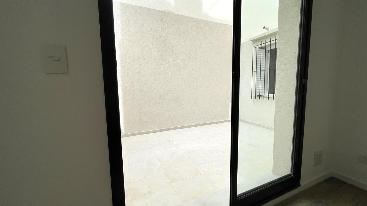 Foto de PH 3 AMBIENTES CON PATIO PROPIO - RECICLADO A NUEVO, A ESTRENAR - APTO, imagen 1