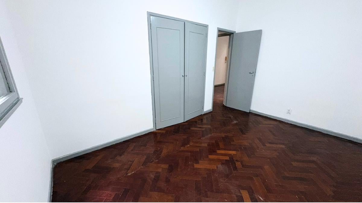 Foto de Depto de 3 Ambientes al contrafrente, 2do piso x escalera, techos altos, imagen 1