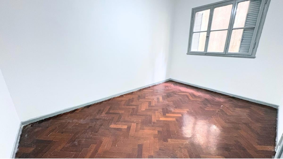 Foto de Depto de 3 Ambientes al contrafrente, 2do piso x escalera, techos altos, imagen 5