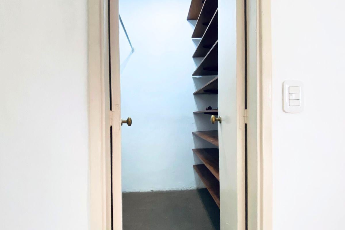 Foto de Depto de 2 Ambientes con amplio balcón techado, último piso, Muy, imagen 3