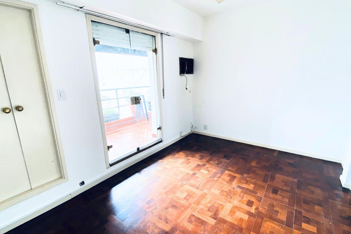 Foto de Depto de 2 Ambientes con amplio balcón techado, último piso, Muy, imagen 2