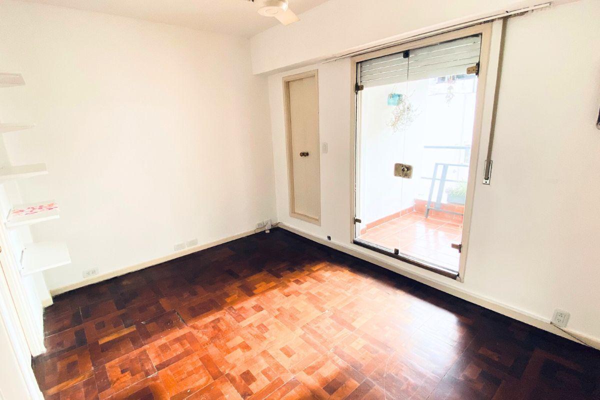 Foto de Depto de 2 Ambientes con amplio balcón techado, último piso, Muy, imagen 1