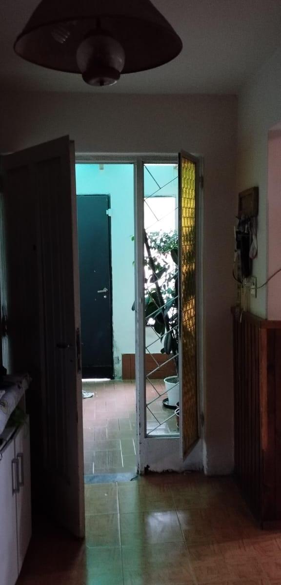 Propiedad Compuesta de Una Casa y 4 Locales Comerciales 5