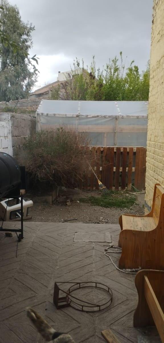 Propiedad Compuesta de Una Casa y 4 Locales Comerciales 1