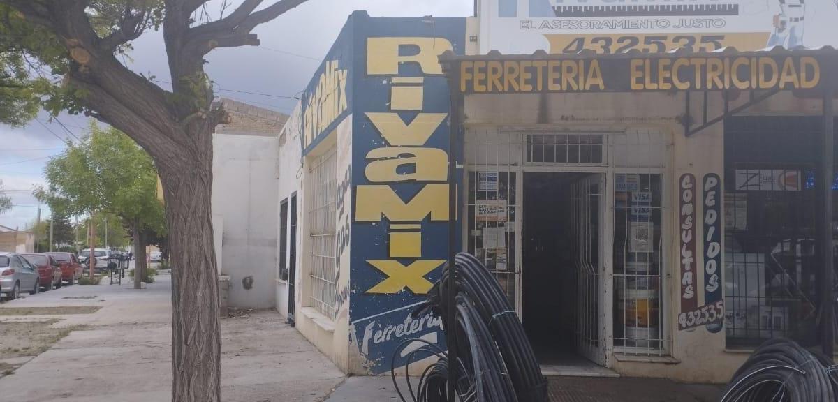 Propiedad Compuesta de Una Casa y 4 Locales Comerciales 4