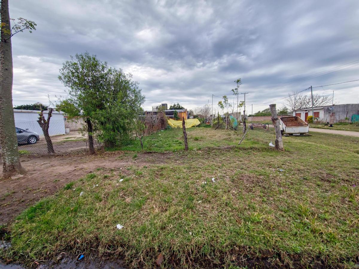 En Venta: Pequeño Terreno en Barrio Lujan - Romang. 3