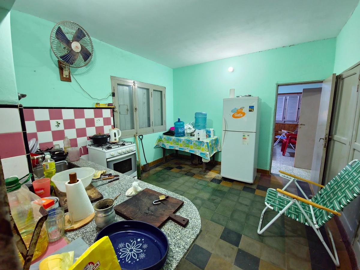 Propiedad con Amplio Terreno en Romang 4