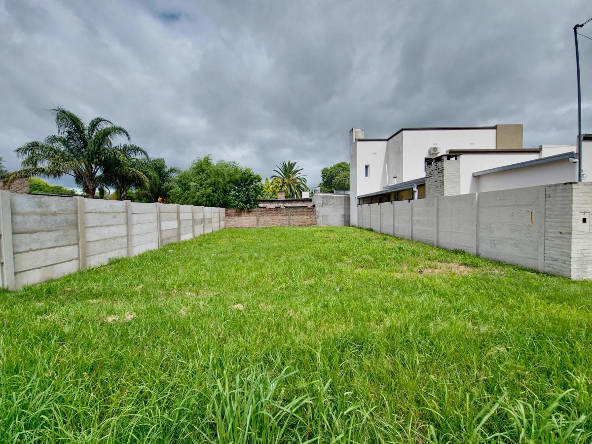En Venta: Lote en Barrio Molino, Romang 2
