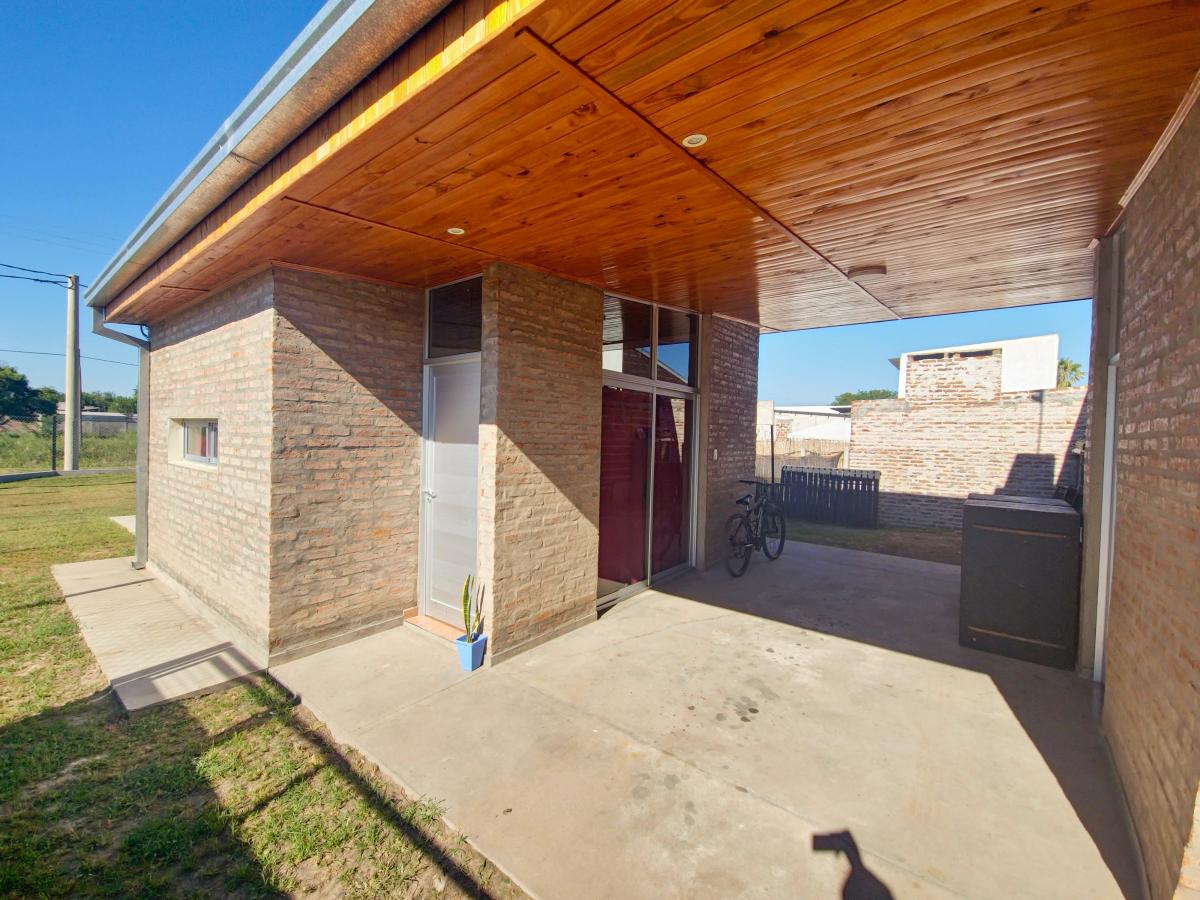 En Venta Vivienda Prácticamente Nueva en Romang 5
