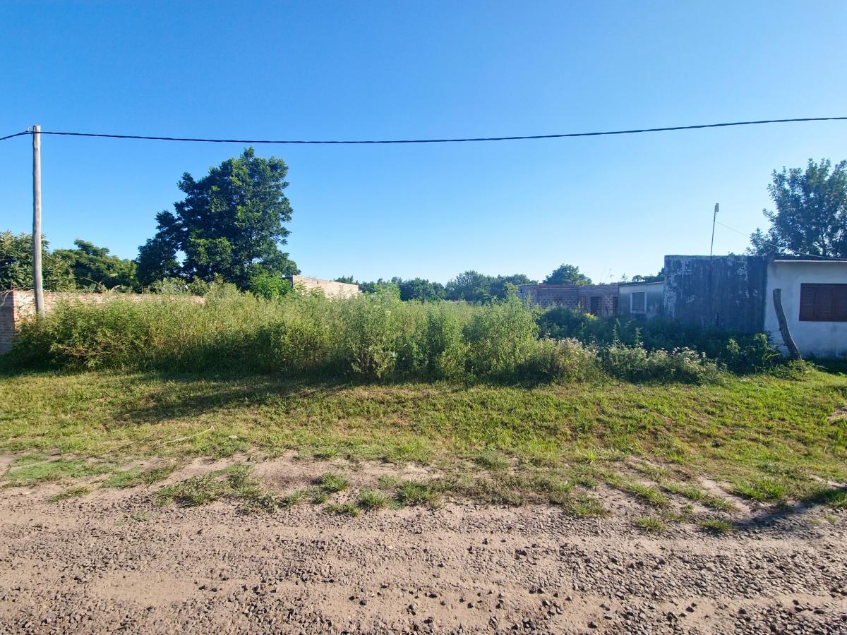 En Venta: Amplio Terreno en Barrio Lujan, Romang 2