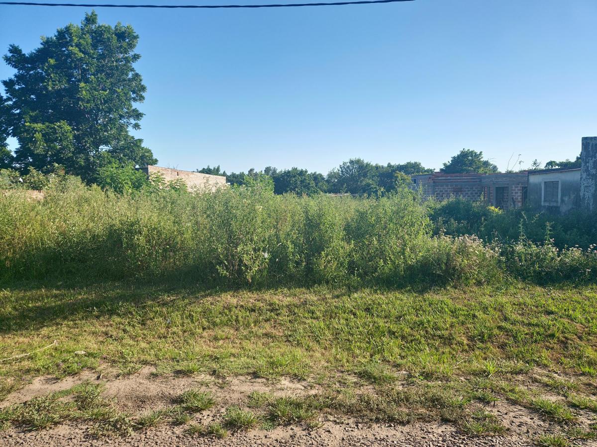 En Venta: Amplio Terreno en Barrio Lujan, Romang 1