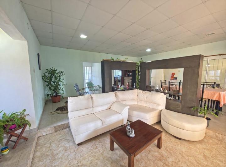 En venta amplia casa en Zona Norte Romang 5