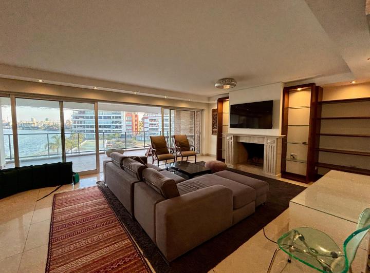Foto de Apartamento de categoría, 3 suites, en Carrasco Este, imagen 3
