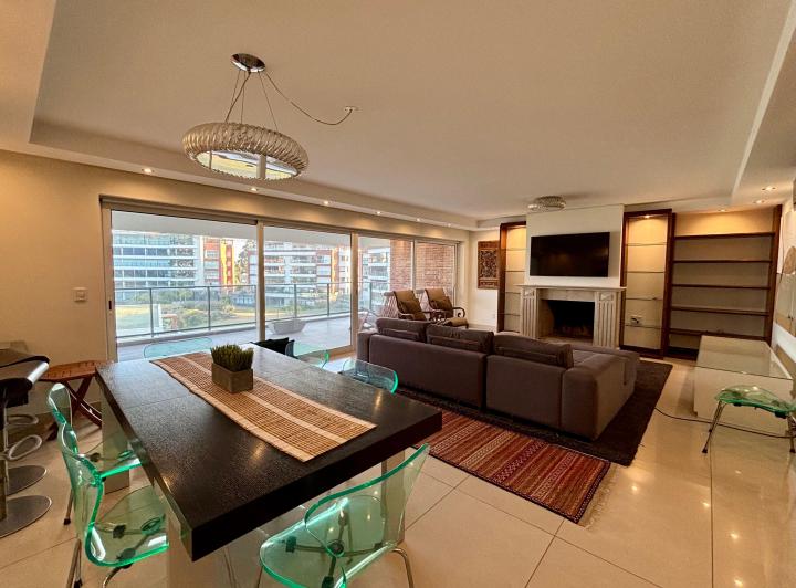 Foto de Apartamento de categoría, 3 suites, en Carrasco Este, imagen 1