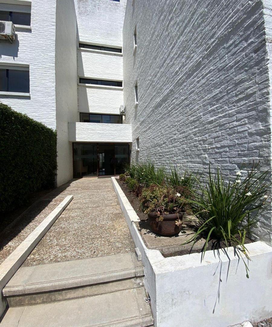 Foto de Alquiler impecable apartamento de 2 dormitorios sobre Rambla Costanera, imagen 2