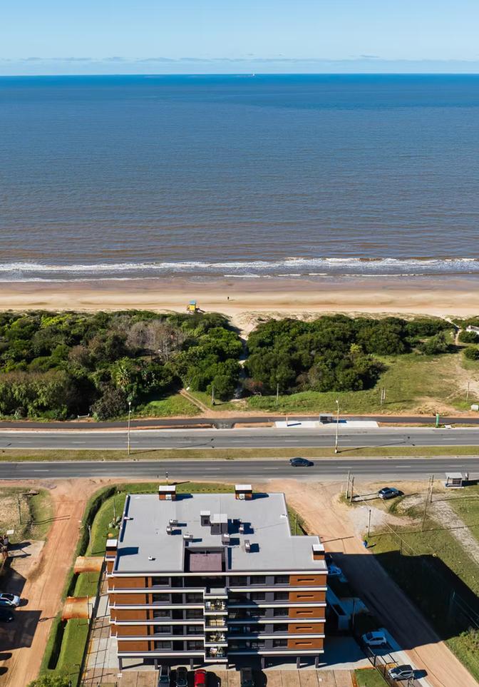 Foto de Venta apartamento de 3 dormitorios y amplia terraza en Grou Orillas, imagen 1