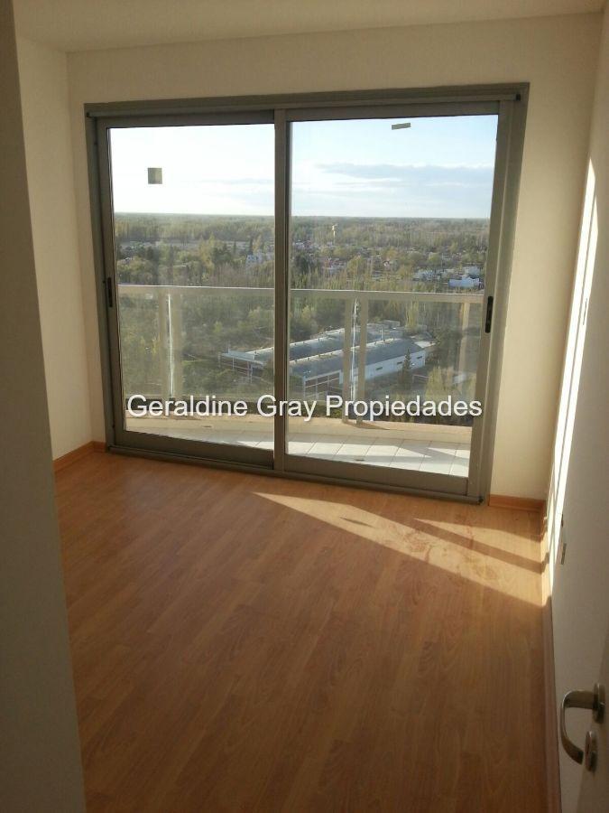 Piso en Venta de 4 Dorm. con 2 Cocheras en Edificio Atlas del Parque 2