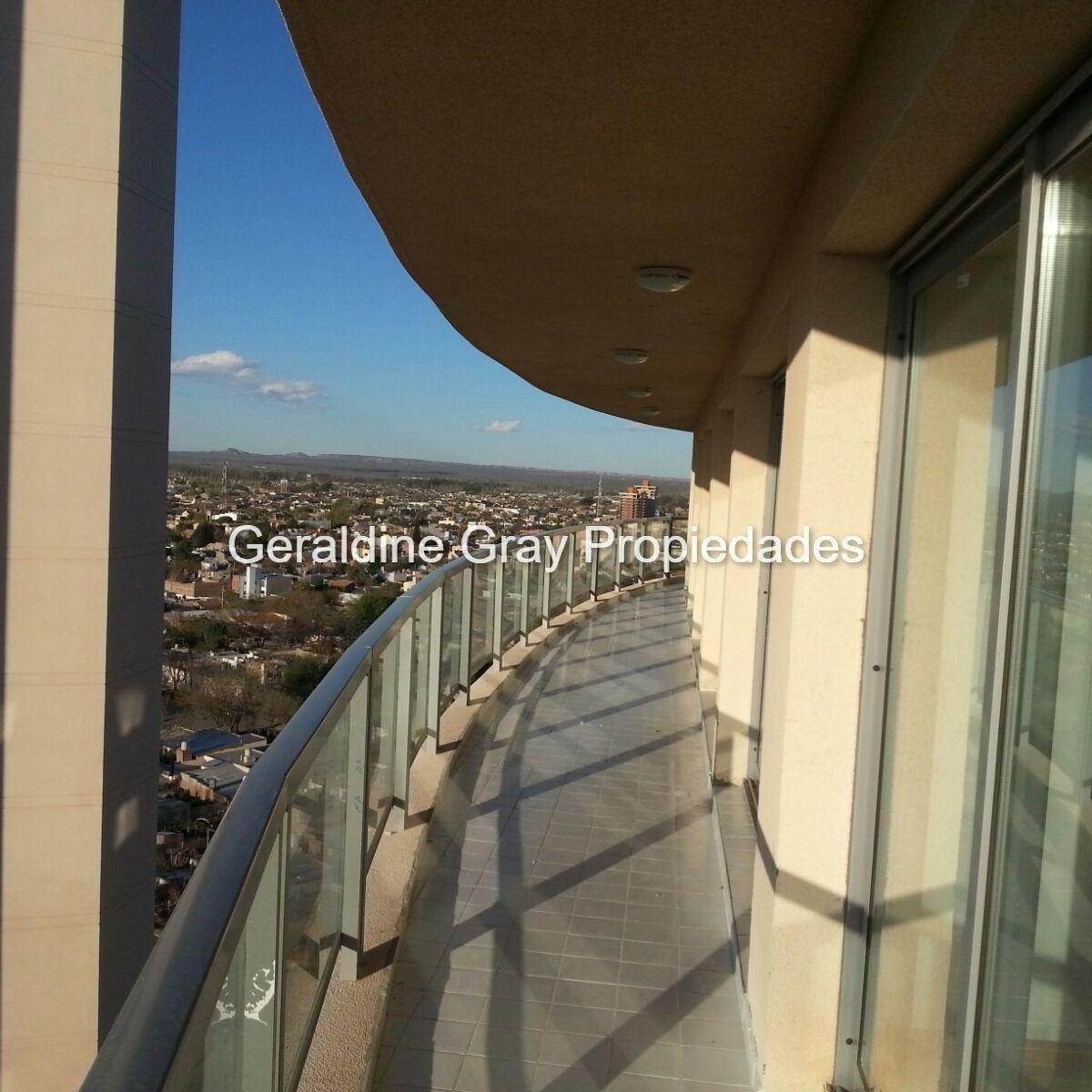 Piso en Venta de 4 Dorm. con 2 Cocheras en Edificio Atlas del Parque 5