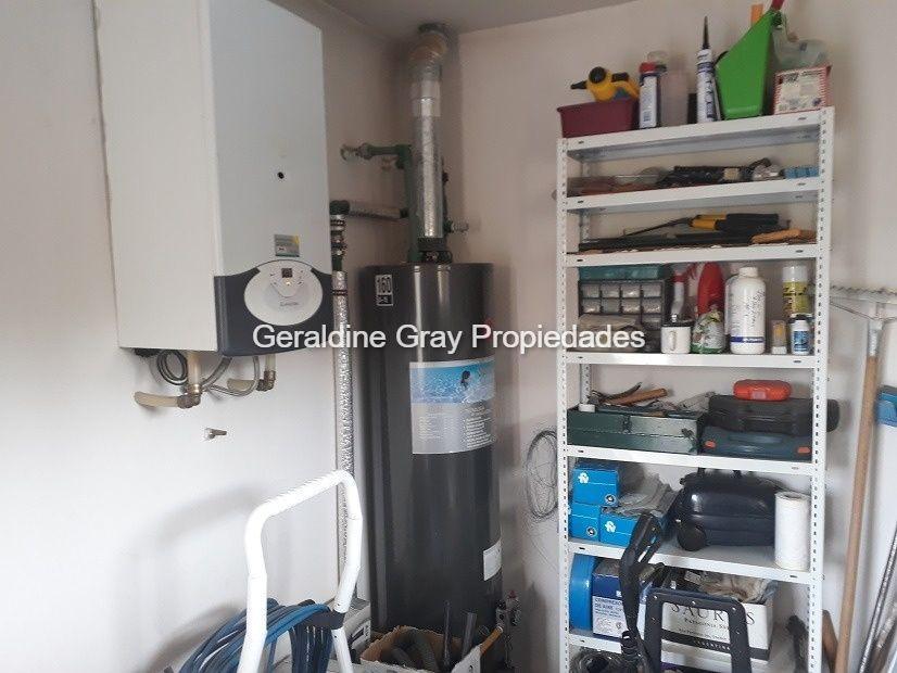 Casa en Venta de 4 Dorm. con Pileta en Plottier 5