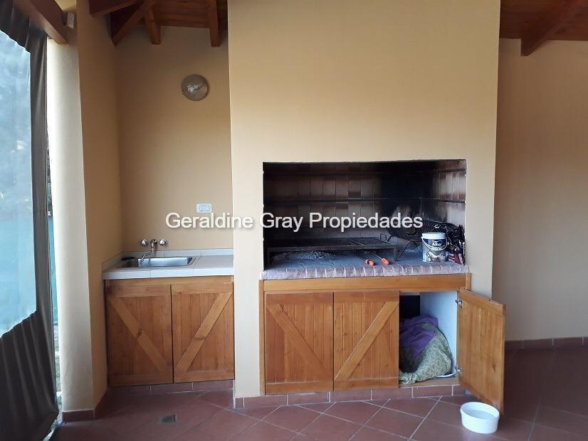 Casa en Venta de 4 Dorm. con Pileta en Plottier 3