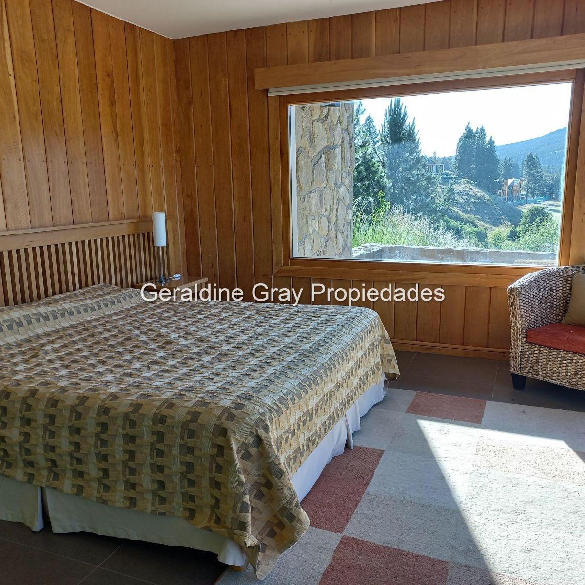 Casa en Venta de 4 Dorm. C/ Cochera en Barrio Privado Chapelco Golf & Resort 2
