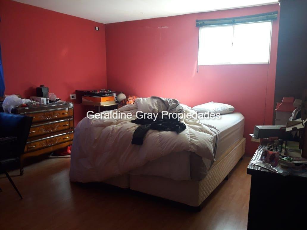 Casa en Venta de 5 Dorm. con 2 Piletas Techadas en General Fernández Oro 4