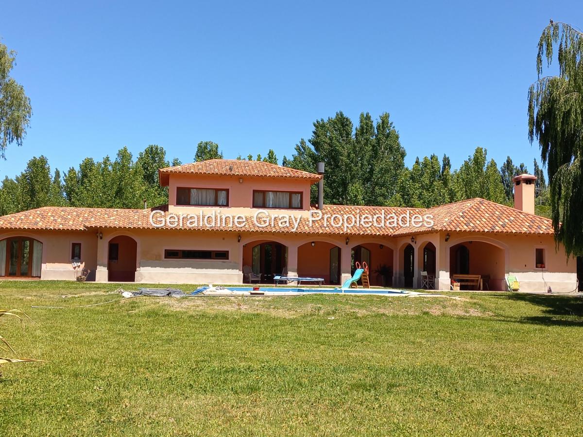 Casa de 3 Dorm. con Pileta en Barrio Aires del Valle, Cipolletti 2