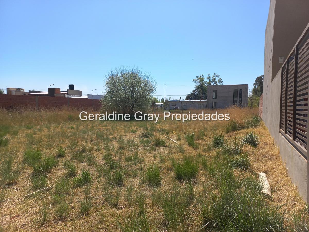Lote de 469 m² en Barrio Residencial Don Higinio II en Fernandez Oro 1