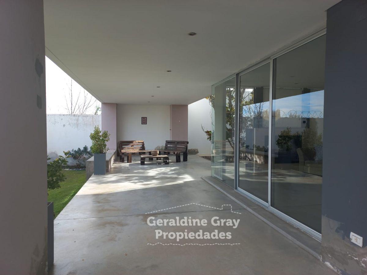 Foto de Casa en venta de 3 dormitorios en el barrio Bilingüe, Confluencia, imagen 2