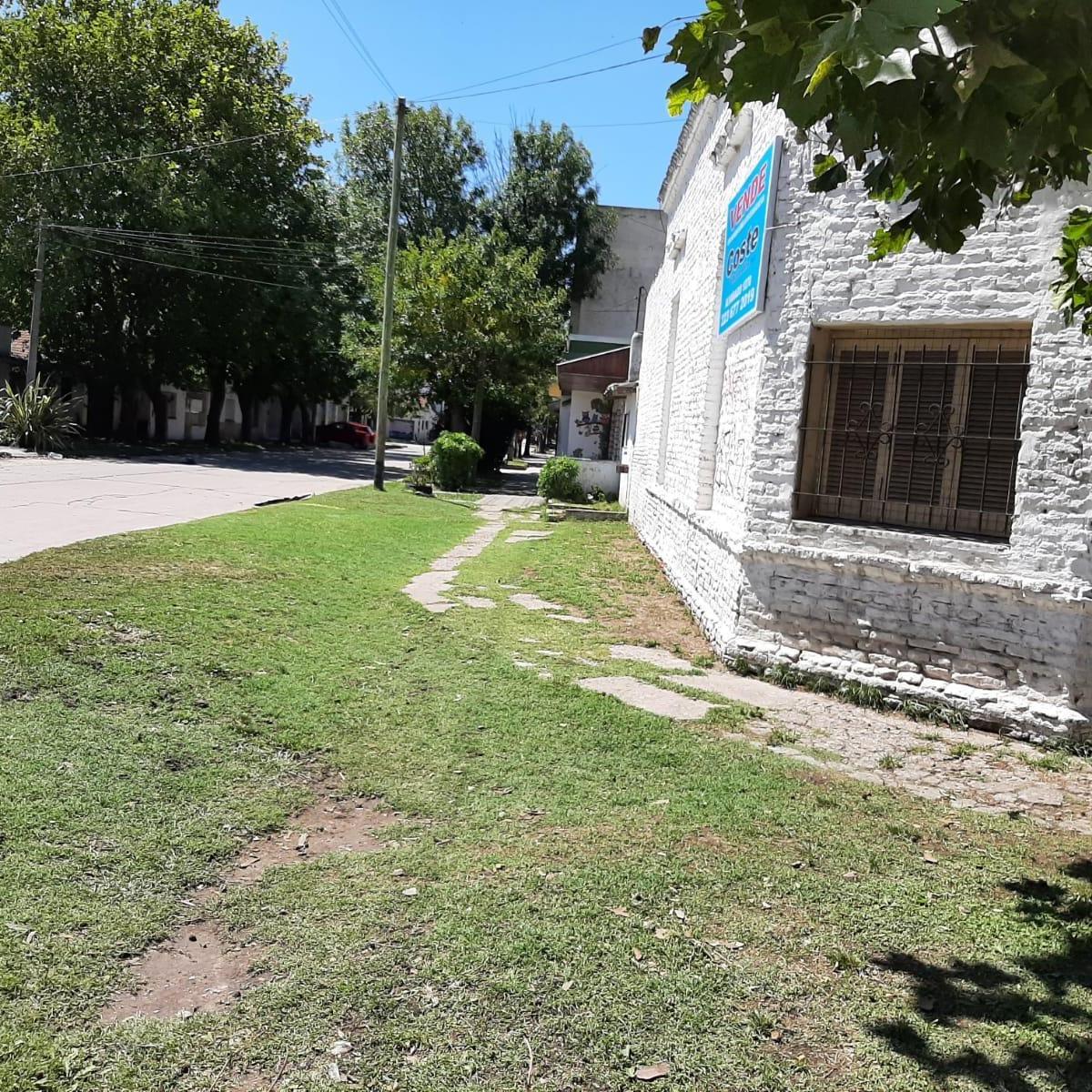 Foto de casa antigua sobre dos lotes ideal edificio o grupo de duplex, imagen 2