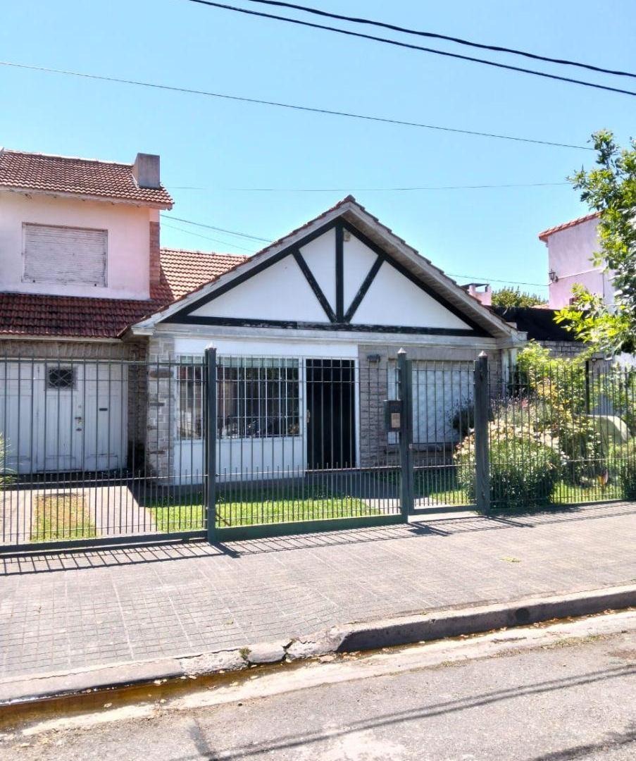 VENTA CHALET BARRIO LOS TRONCOS