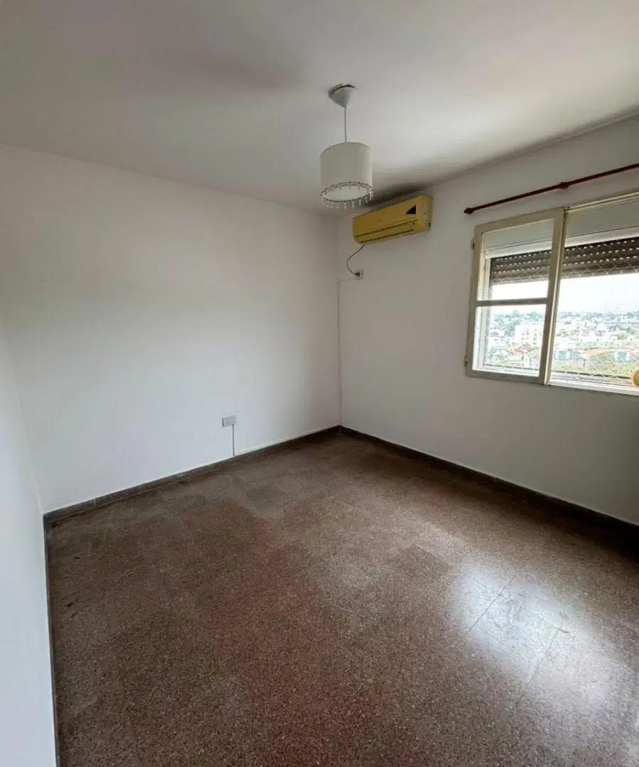 Alquilo depto 2 dormitorios + escritorio – cocina separada y living comedor 2
