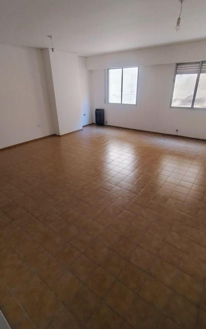 Foto de AMPLIO MONOAMBIENTE 40M2 EN ALBERDI, imagen 1