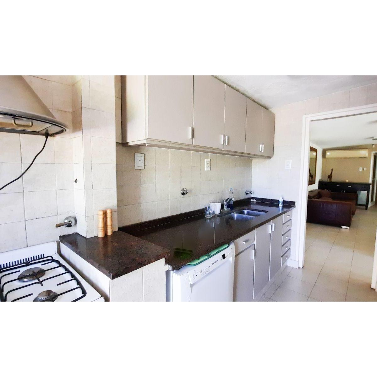Casa imponente en Roldán, zona inmejorable GRAN TERRENO