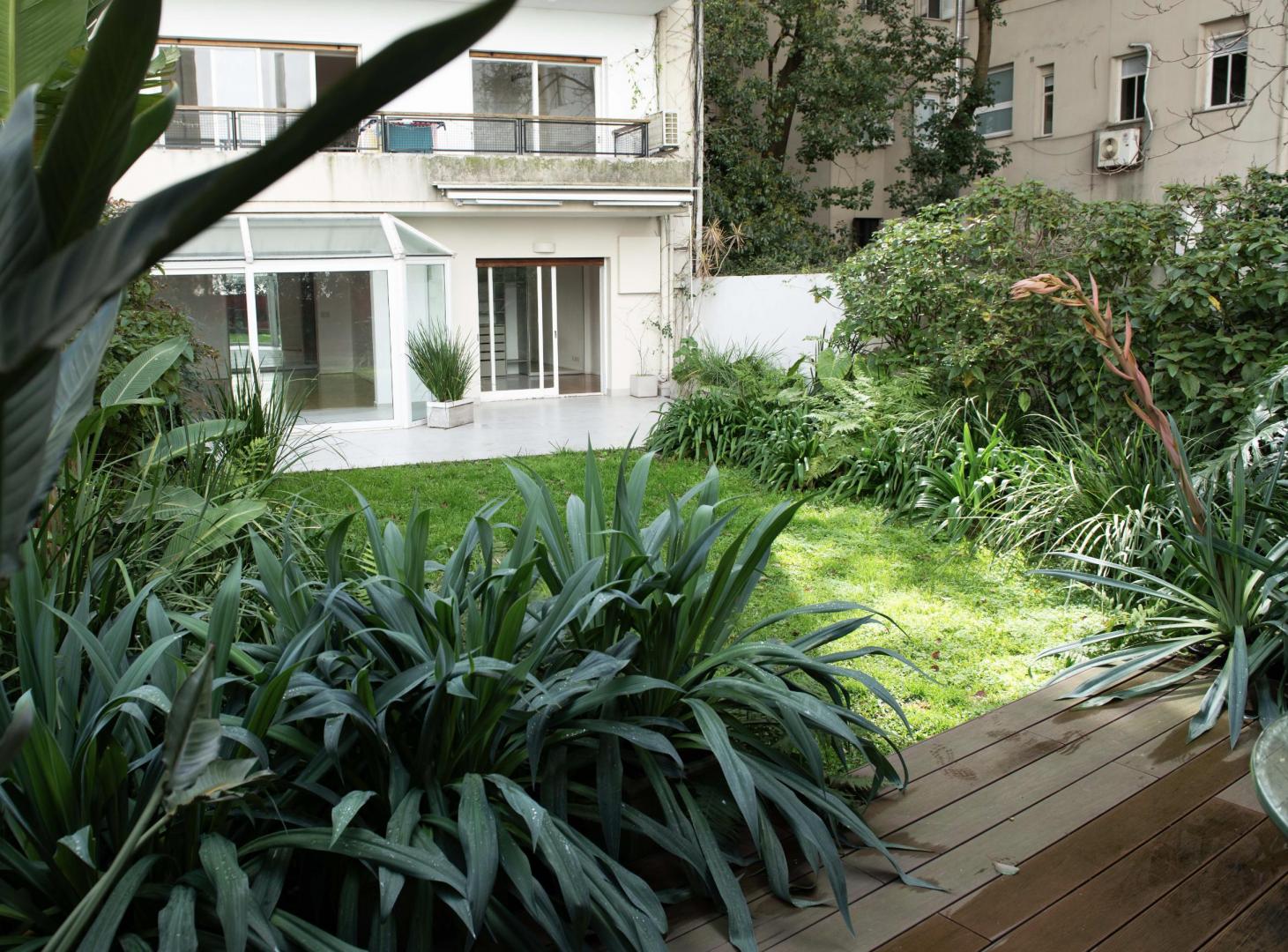 Foto de 130 M2 cubiertos + 120 M2 de jardín con pérgola y patio-cochera, imagen 1