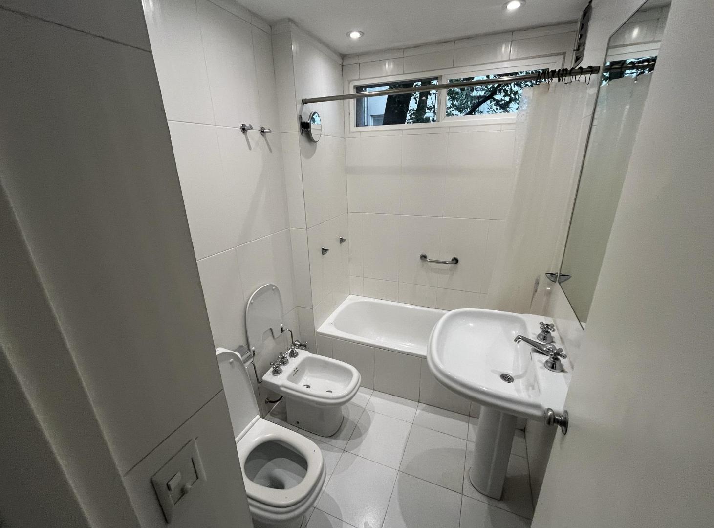 Foto de 130 M2 cubiertos + 120 M2 de jardín con pérgola y patio-cochera, imagen 2