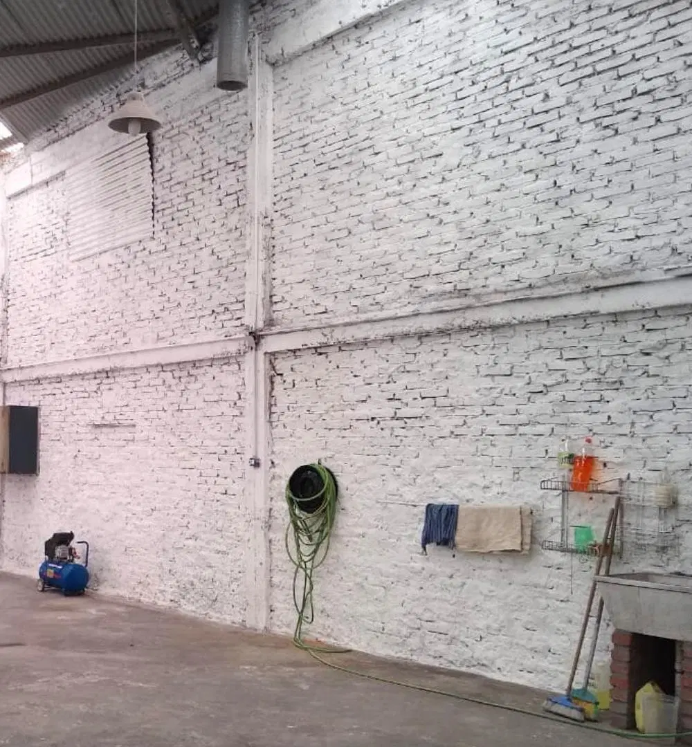 Amplio galpon en VENTA en Avellaneda 2