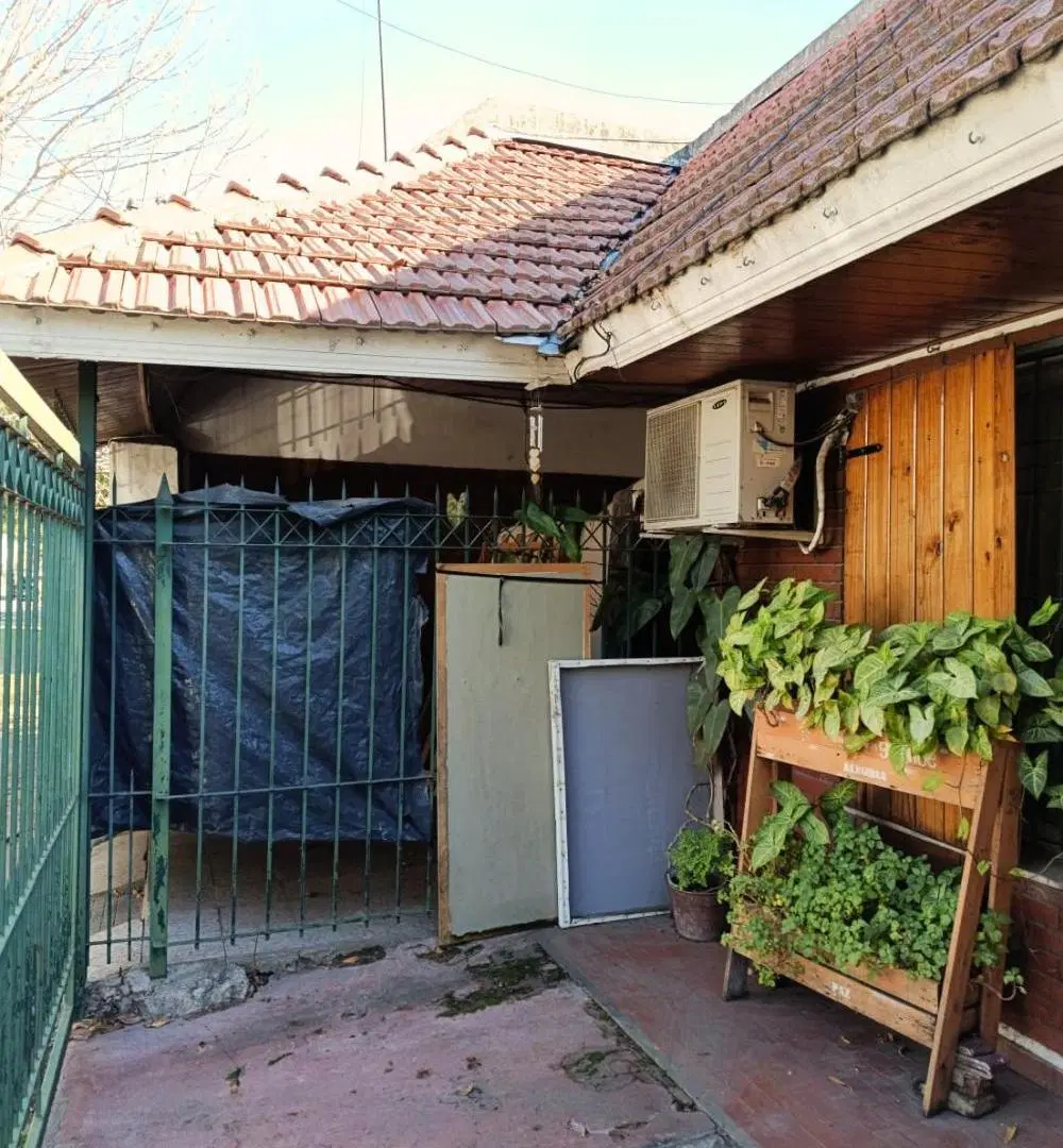 Casa de 208 m² con 3 dormitorios en venta en José Mármol. Apta credito 1