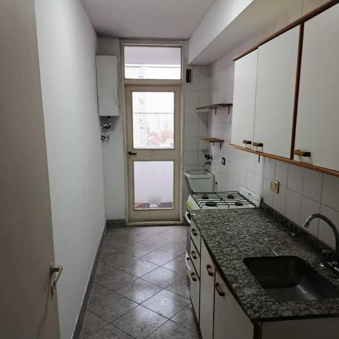 Departamento 2 ambientes con cochera en Avellaneda centro 5