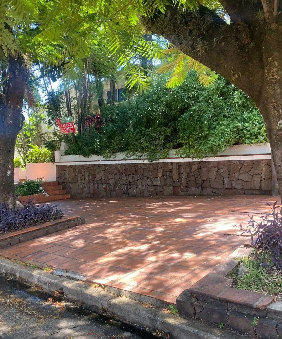Terreno de 250 m² en venta, sobre Av. Roca a mts de la Costanera 8