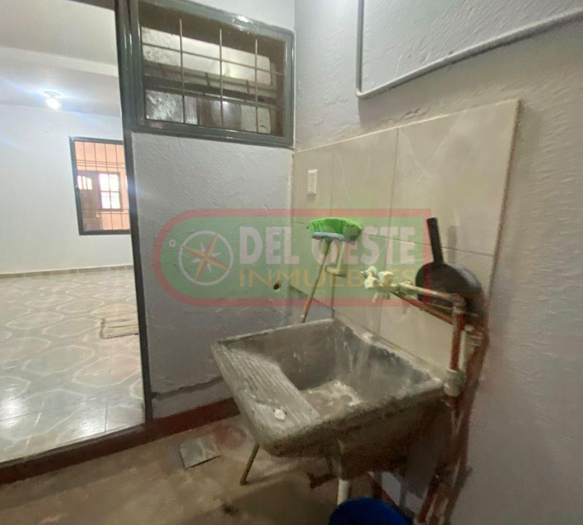 Foto de Casa de 108 m² con 4 habitaciones en venta y alquiler en Villa Cabello, imagen 2